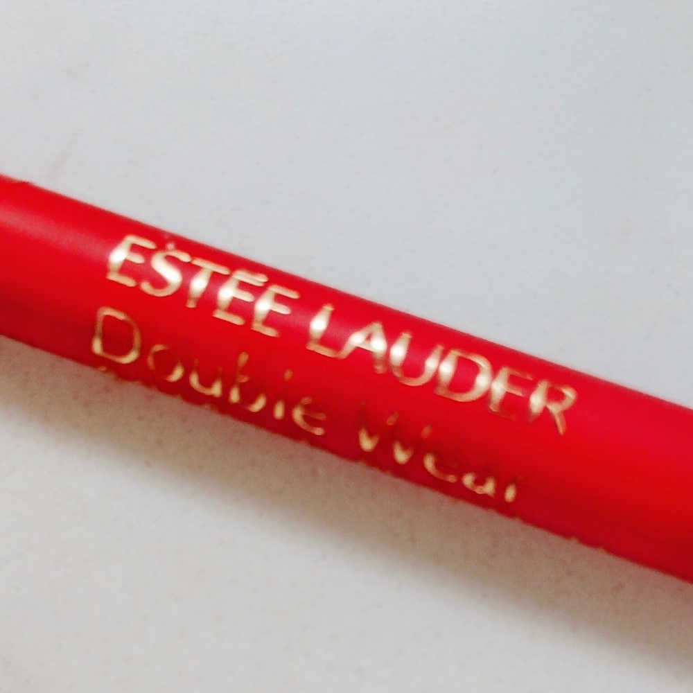 New Estée Lauder Lipstick and Lip Liner - Picture 5 of 6